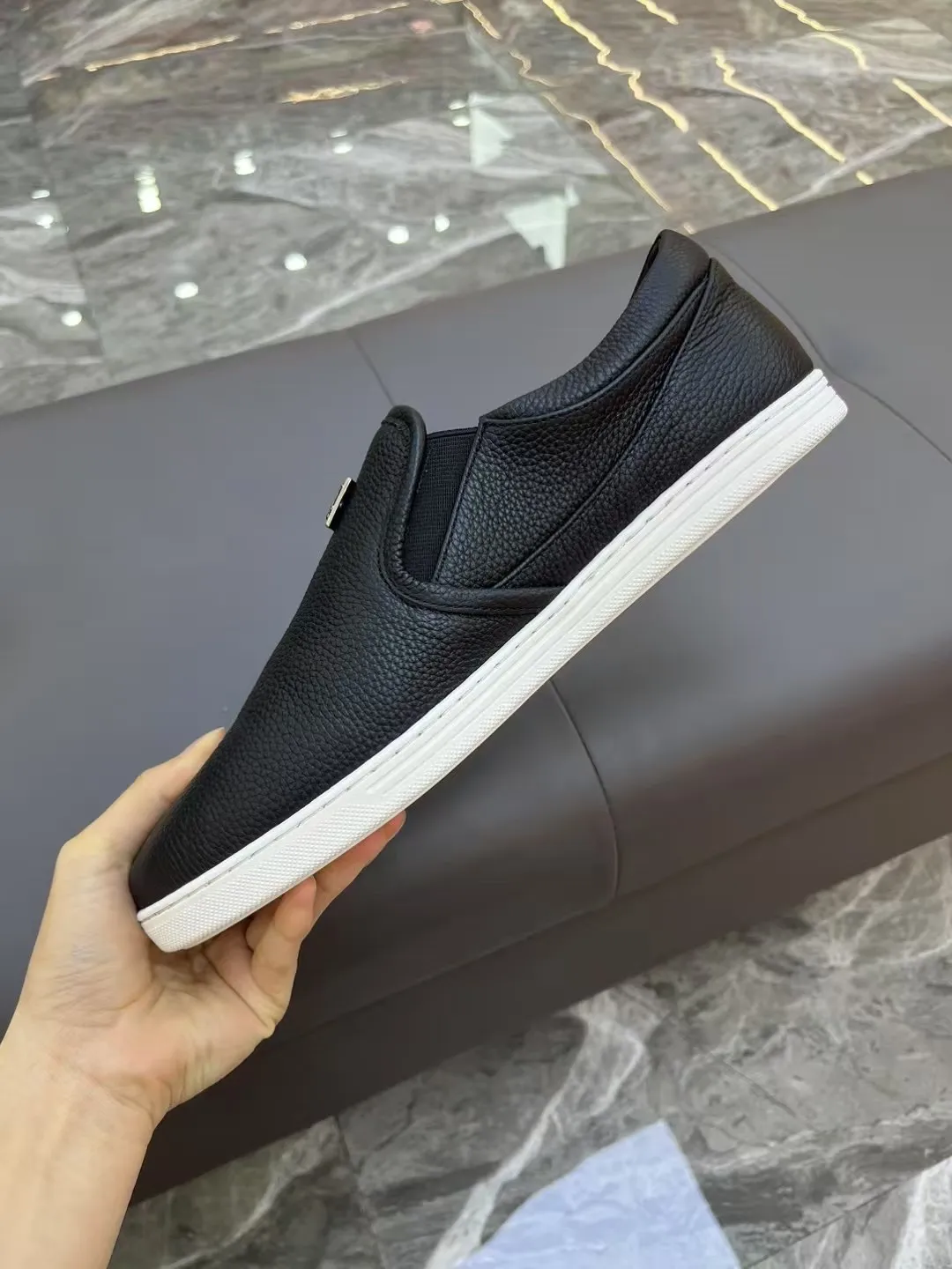 Men's Men's Shoes 💰400 [New Style] 🐝🐝DG men's calfskin sneakers Portofino Yacht shoes, simple and versatile design, unique saddle leather soles. The Dolce &G logo rear wing is the icing on the cake. Imported cowhide + rubber outsole Size: 39-44 (customized at 38.45)
